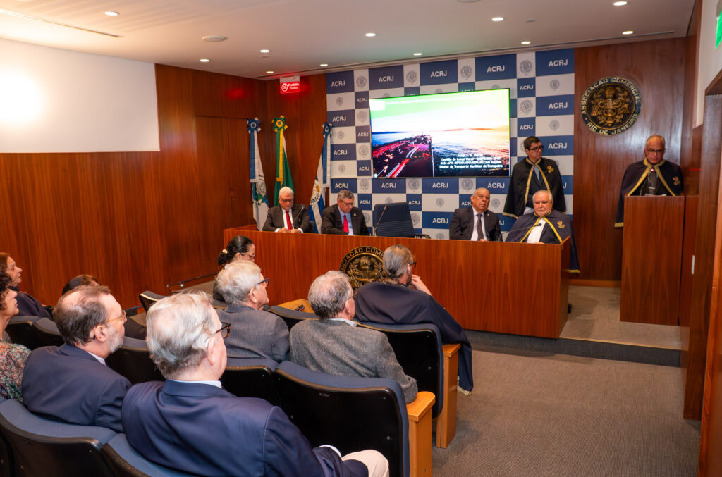 Vista geral da cerimônia de posse da Presidência Nacional da Academia Nacional de Economia durante o discurso de Fernando de Castro Martins, realizada na Associação Comercial do Rio de Janeiro (ACRJ), em 2026.