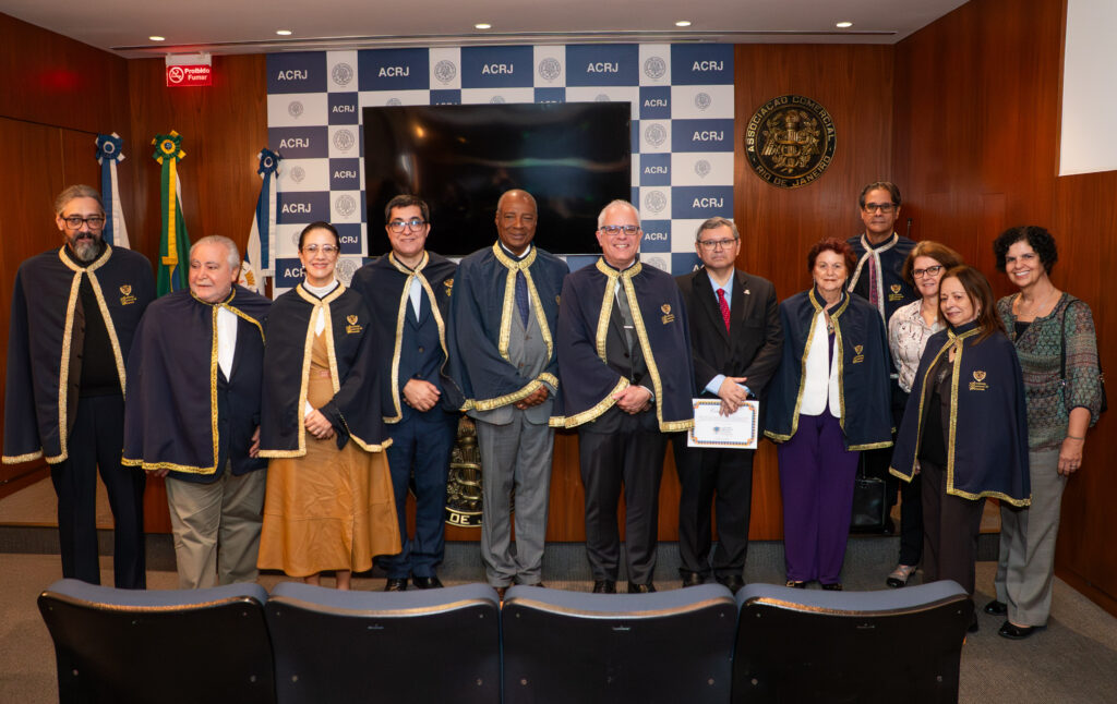 Diretoria da Academia Nacional de Economia reunida durante a cerimônia de posse da Presidência Nacional para o mandato 2026–2030, realizada na Associação Comercial do Rio de Janeiro (ACRJ).
